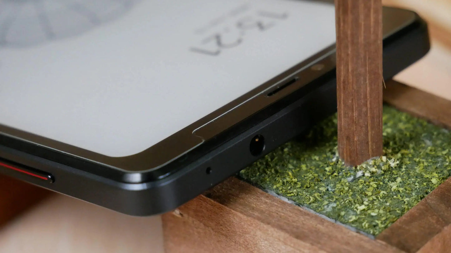 Hisense A9 smartphone with E INK