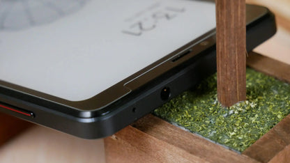 Hisense A9 smartphone with E INK